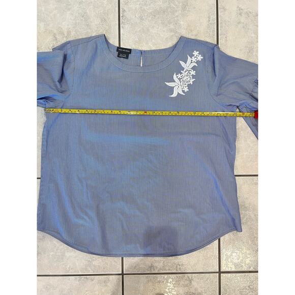 Van Heusen Women's Blue White Stripe Bell Sleeve Embroidered Size XL Top - Picture 6 of 7